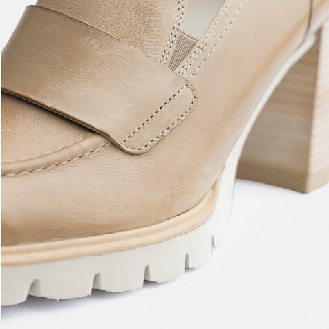 High front pumps in beige Paul Green